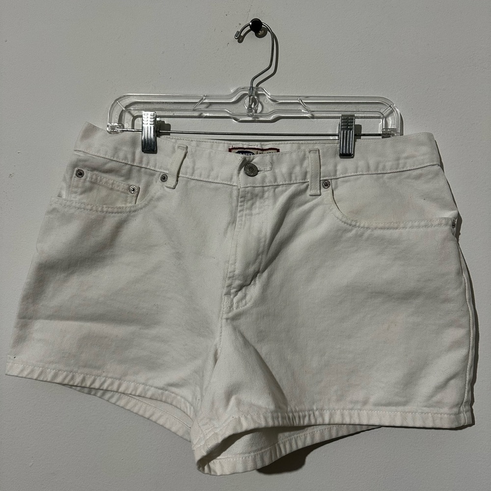 Vintage Old Navy White Denim Shorts. Fit more like a size 10/12. 100% cotton.